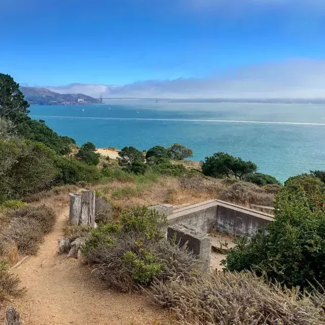 Campingplatz im Angel Island State Park mit Blick auf die Bucht von San Francisco und die Golden Gate Bridge